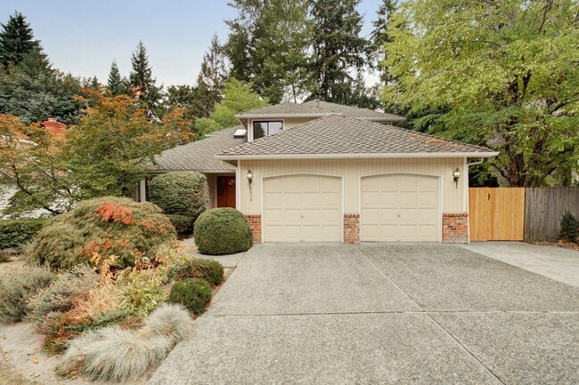 Primary Photo - 5bd/3.5ba Bellevue House