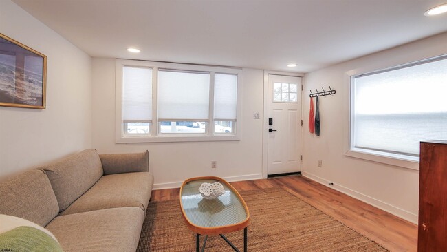 Building Photo - 106 N Portland Ave