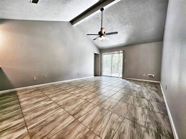 Building Photo - 33 N Wavy Oak Cir