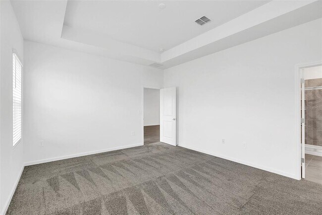 Building Photo - 6243 Lakepine St