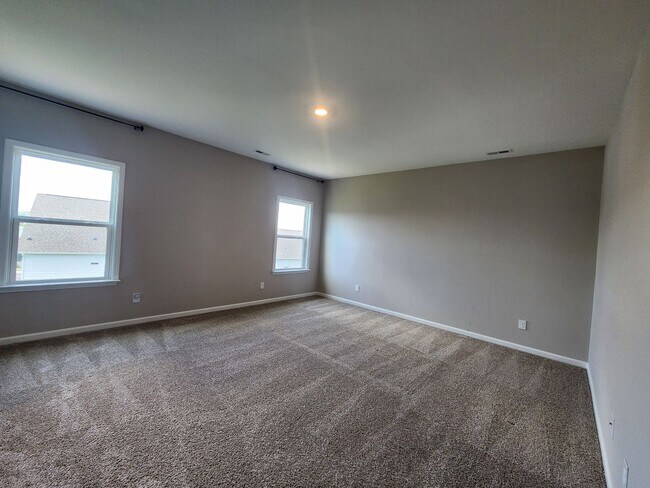 Building Photo - 194 Winterberry St