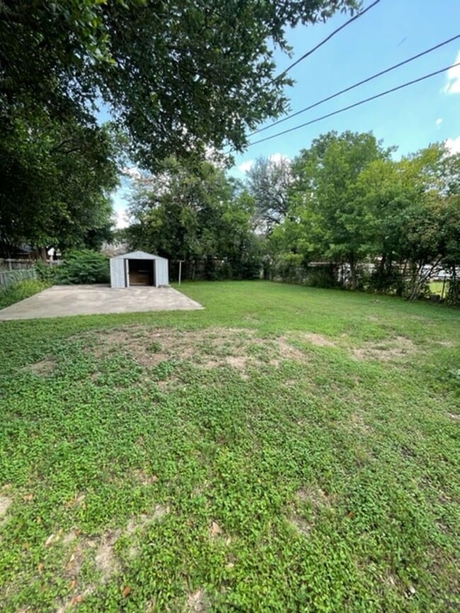 Building Photo - 1512 Bryan Ave