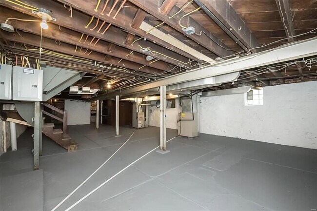 Building Photo - "Charming 2-Bed Duplex Retreat on Pennsylvania Ave – Spacious 1170 Sq Ft in Vibrant St. Louis!"