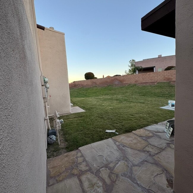 Building Photo - 1111 Vista De Los Alamos