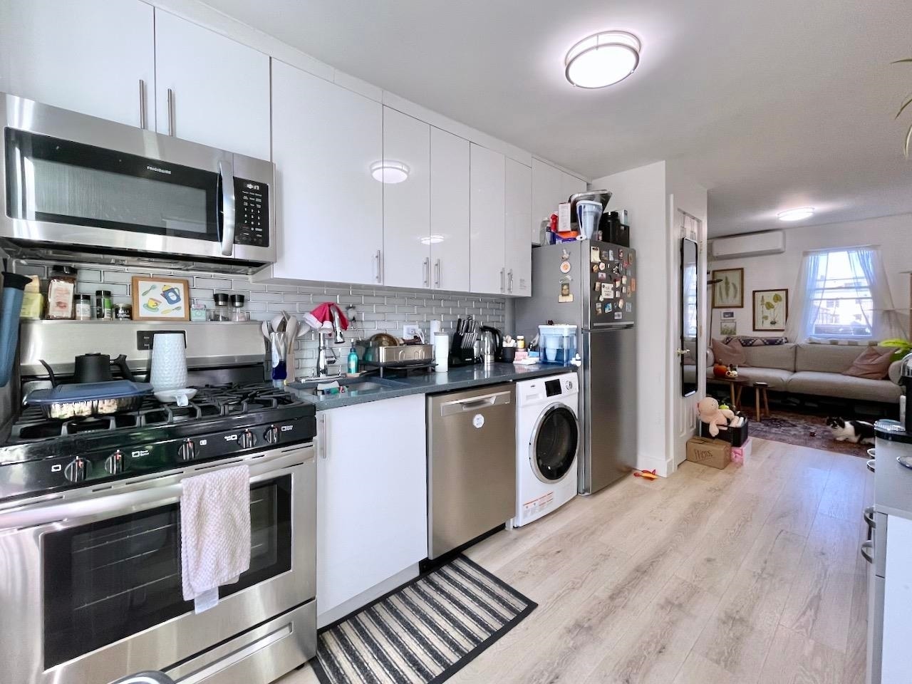 Building Photo - 379 Monmouth St