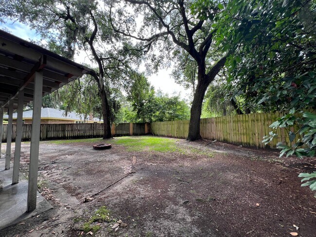 Building Photo - 3 bedroom 2 bath home in Village Green