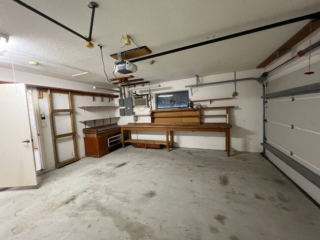 Building Photo - 18090 Avonsdale Cir