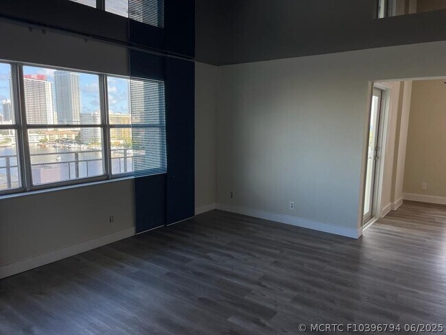 Building Photo - 401 Golden Isles Dr