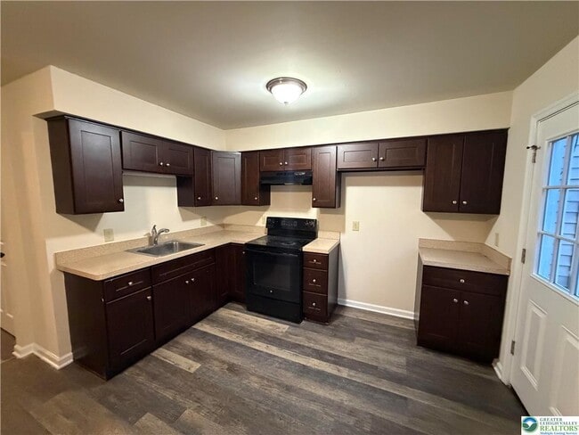 Building Photo - 2870 Klein St