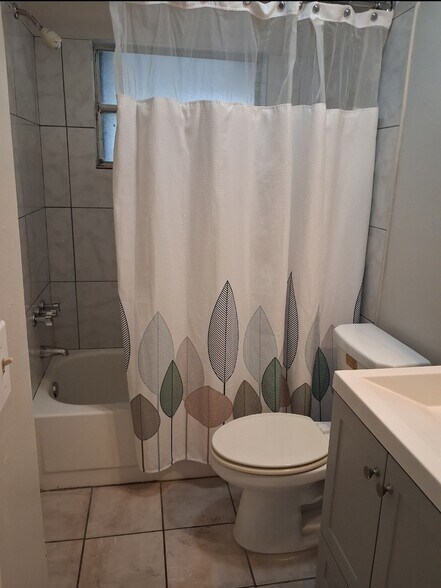 Building Photo - 5301 E 18th Ave