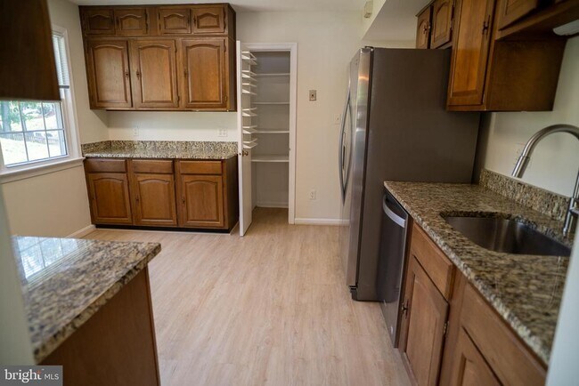 Building Photo - 5012 Larno Dr