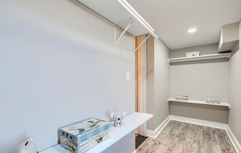 Building Photo - 627 S Eaton St