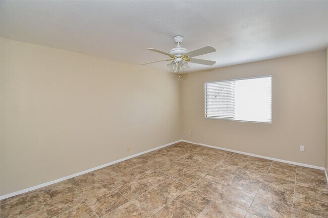 Building Photo - 1413 E Torrey Pines Cir