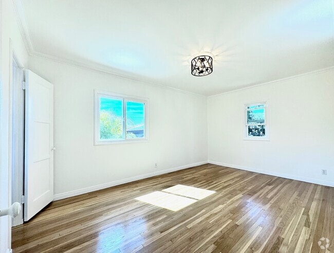 Building Photo - 2406 Edgewater Ter