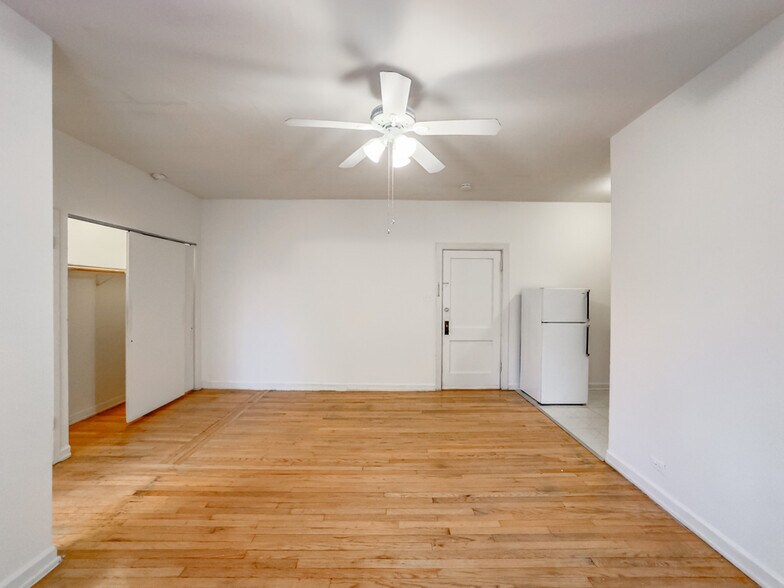 Building Photo - 1055 W George St