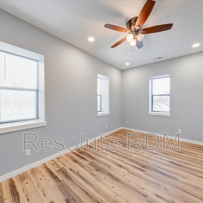 Building Photo - 804 N Locke St