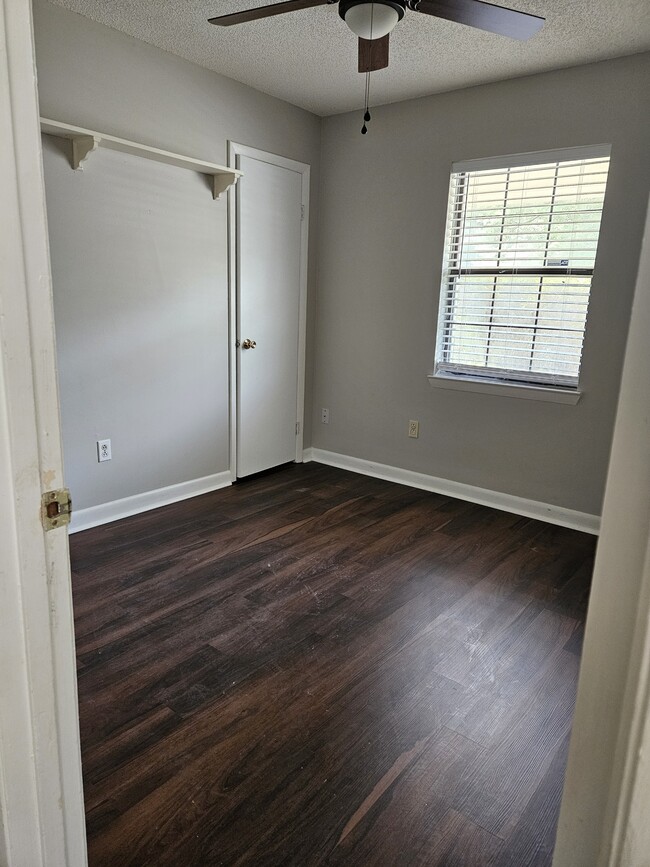 Building Photo - 227 Sequoia Cir