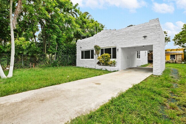 Building Photo - Spacious 3BR/1BA Single-Family Home – Central Miami
