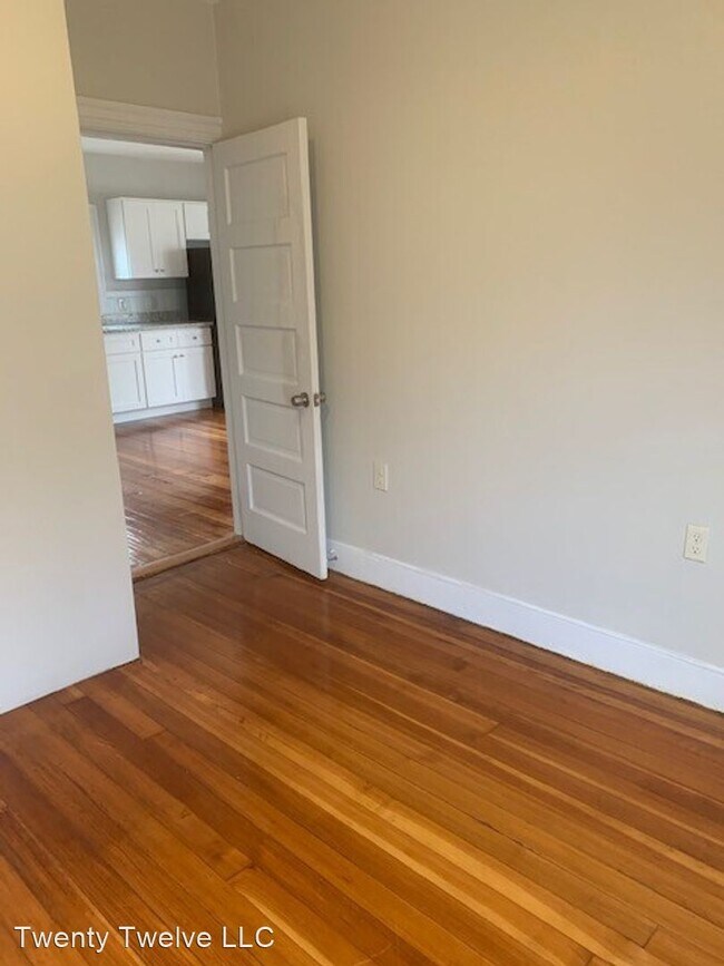 Building Photo - 1 br, 1 bath Apartment - 63-65 Larch Street