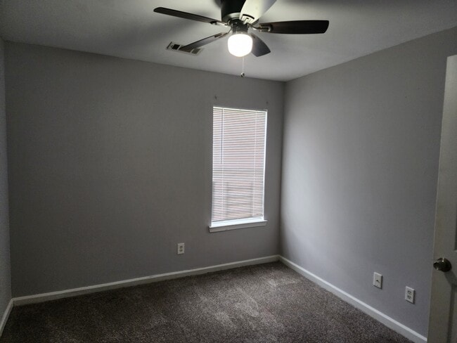 Secondary bedroom with new ceiling fan each room freshly painted - 1072 Meadow Glen Cir