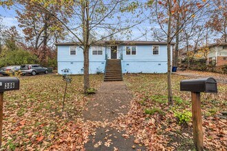 Building Photo - 306-306 Glenwood Cir