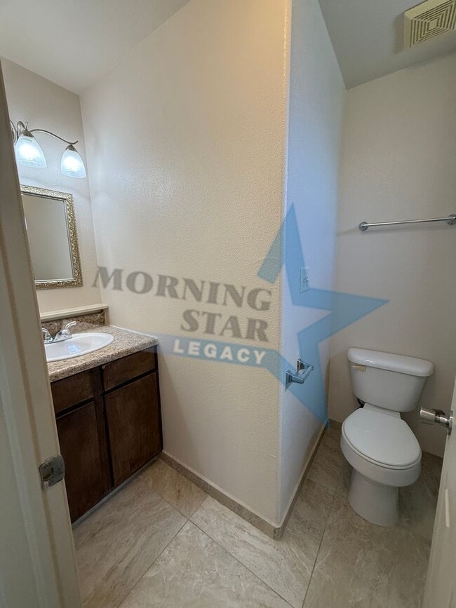 Building Photo - 2-Bedroom Townhome Apartment - Available Now!