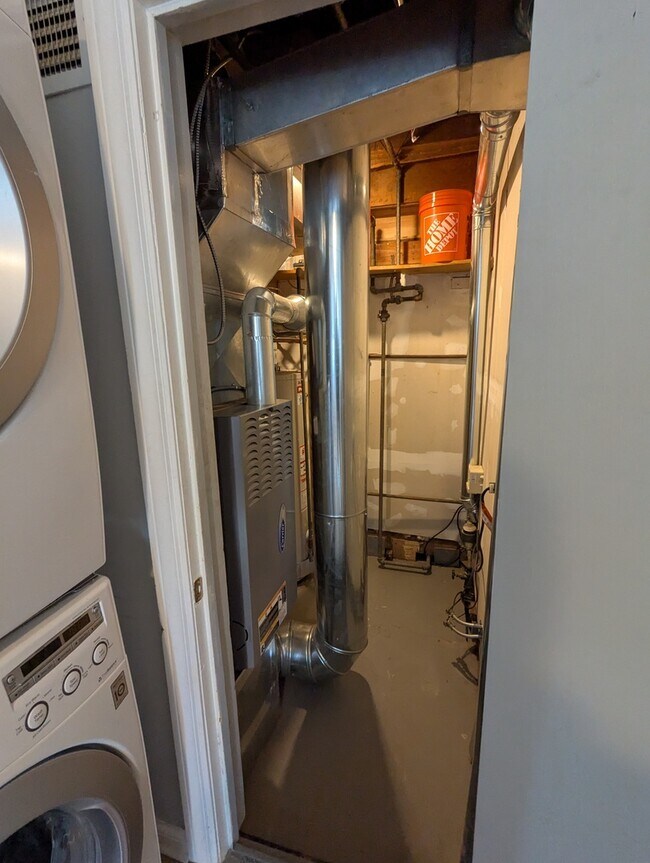 Building Photo - 317 E Park Ave