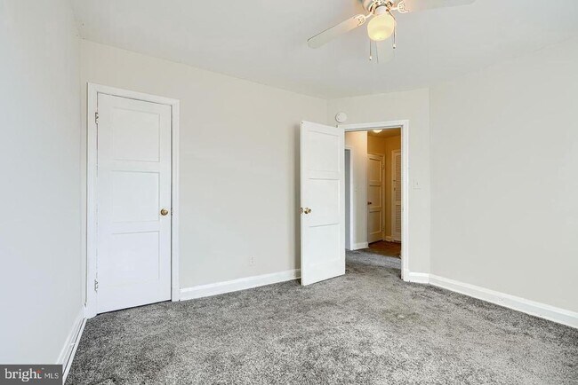 Building Photo - 5626 Midwood Ave