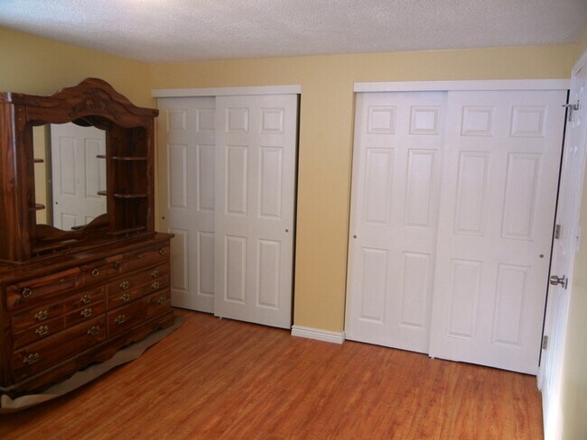 Building Photo - 668 E Ramona Ave