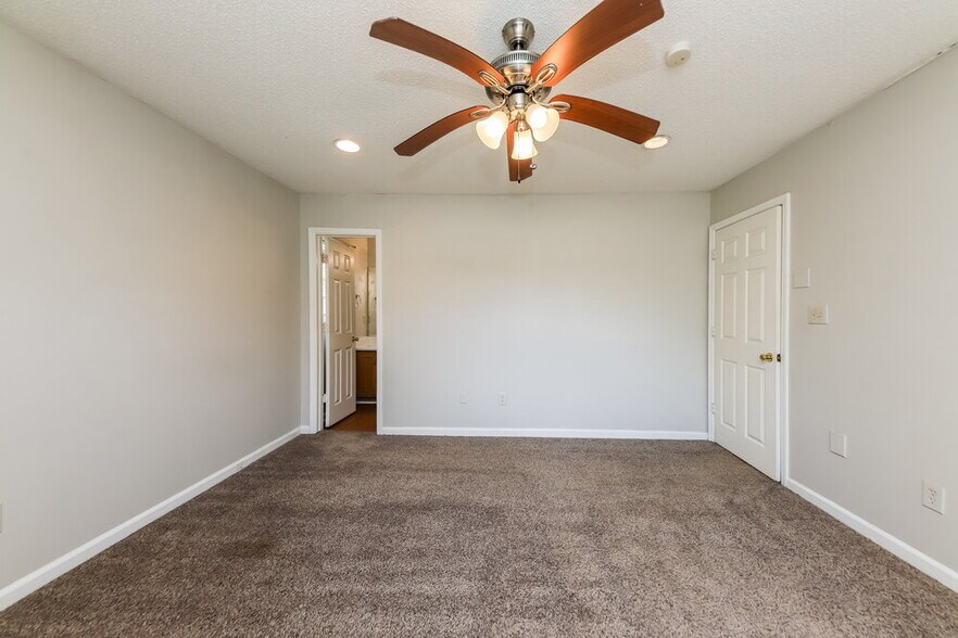 Building Photo - 7285 Hunters Ridge Dr