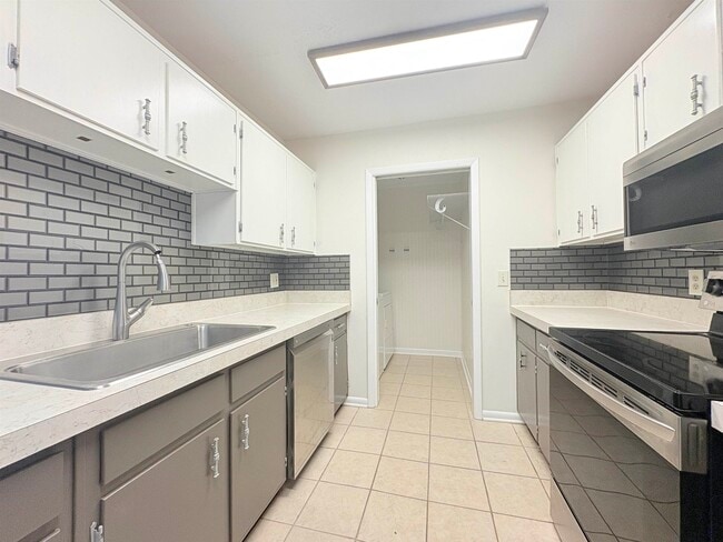 Building Photo - 164 SE Villas Ct