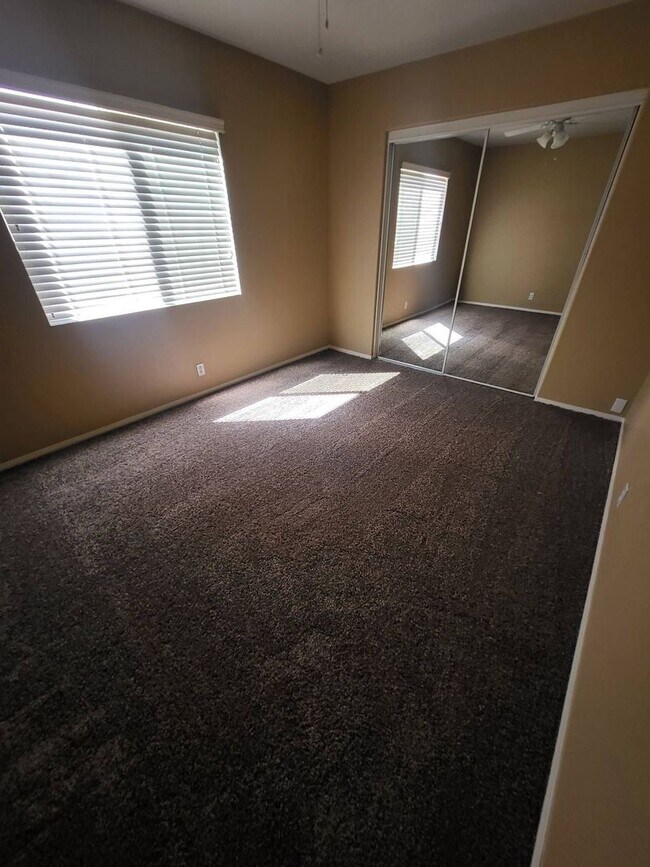 Building Photo - 21247 Chardonnay Dr