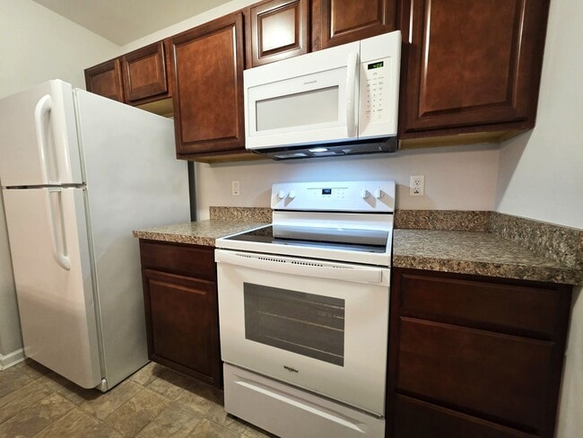 Building Photo - 102 Hunter's Way