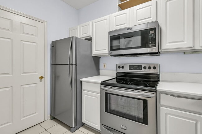 Building Photo - 1600 Long Grove Dr