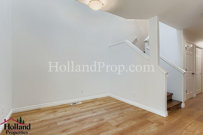 Building Photo - Elegant 3-Bedroom Home Steps from Nature