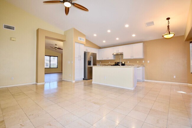 Building Photo - Excellent 4 bed 2 bath Ahwatukee Home!