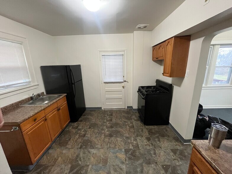 Building Photo - 1801 Universal Rd