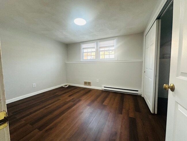 Building Photo - 222 School St