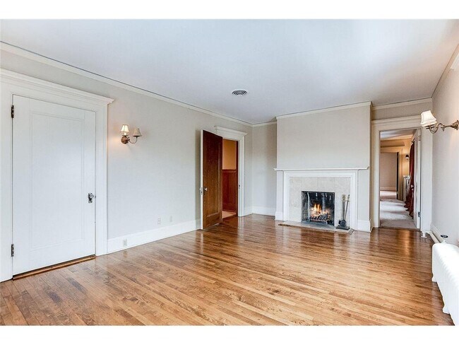 Building Photo - 808 Summit Ave