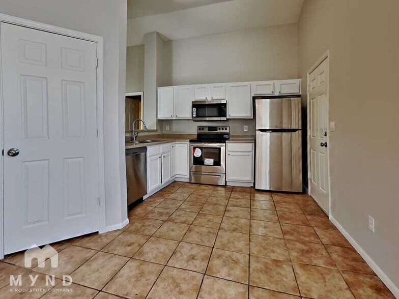 Building Photo - 8913 W Fairmount Ave