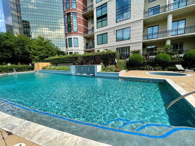 Building Photo - 5005 Hidalgo St