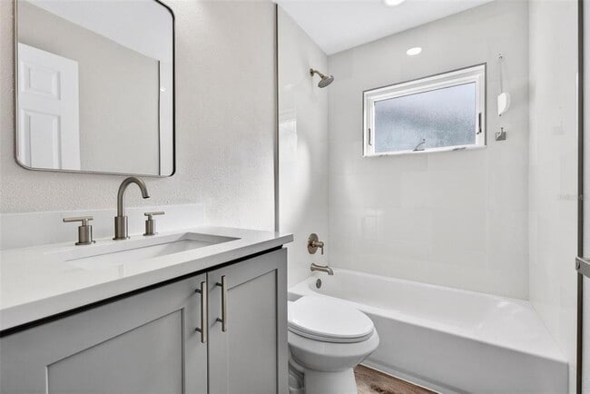 Building Photo - 5630 Venetian Blvd NE