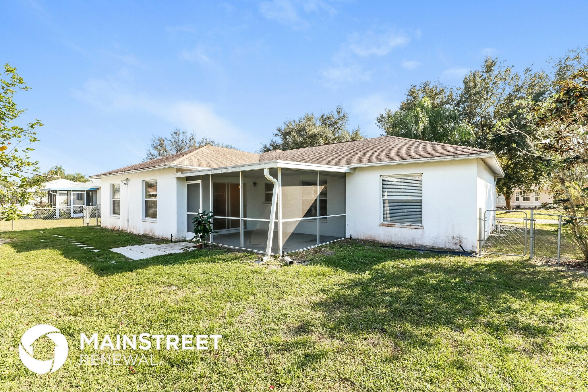 Building Photo - 15619 Sunny Crest Ln