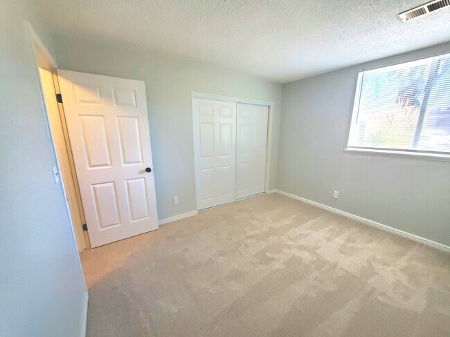 Building Photo - 3061 S Ursula Cir