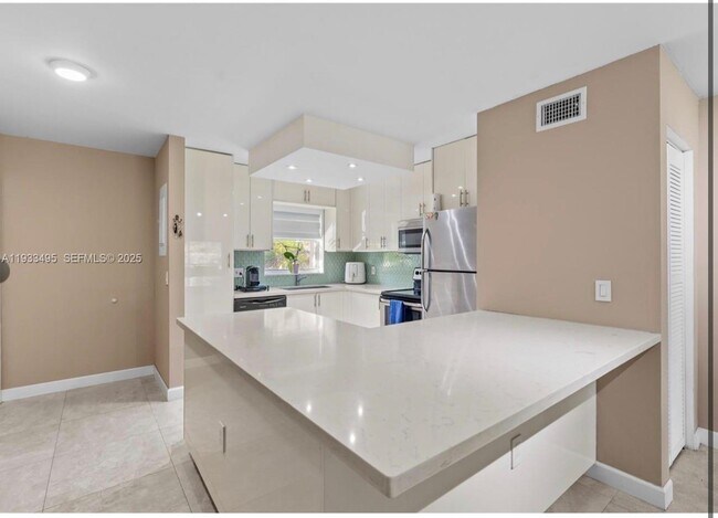 Building Photo - 8511 Old Country Manor