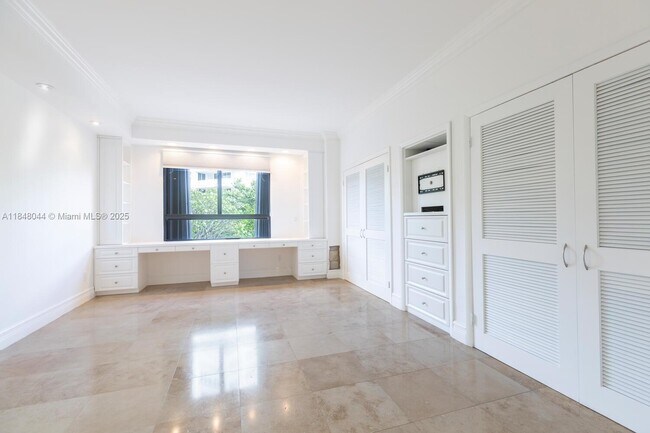 Building Photo - 251 Crandon Blvd