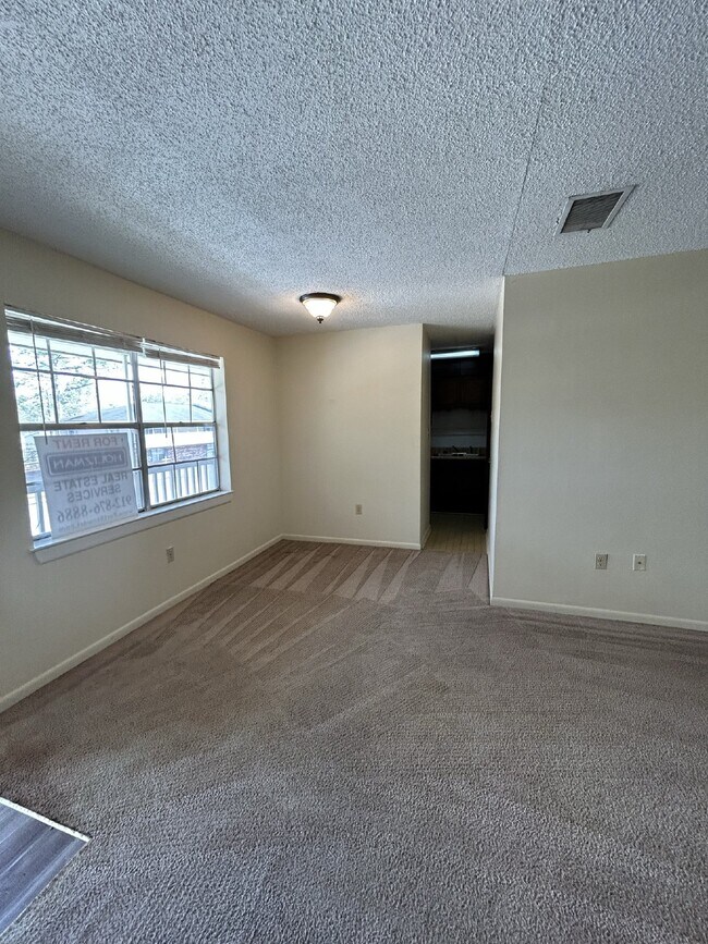 Building Photo - Apartment For Rent