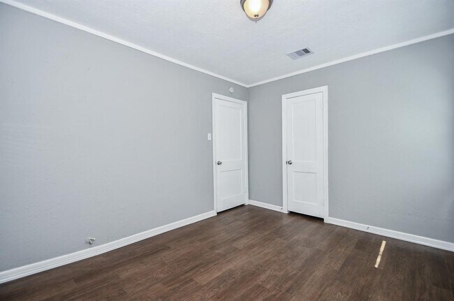 Building Photo - 7334 Mountbatten Rd