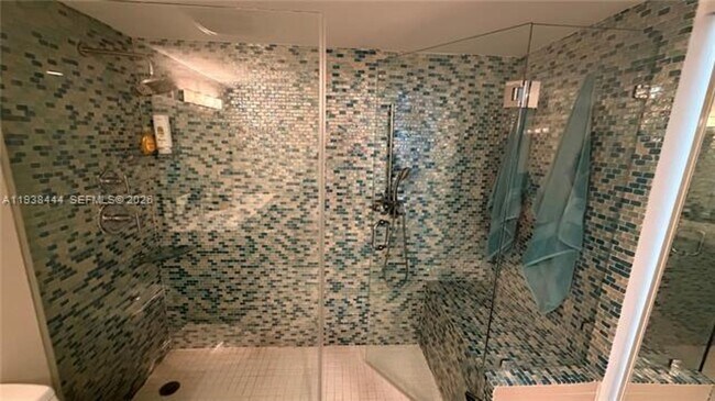 Building Photo - 100 Bayview Dr