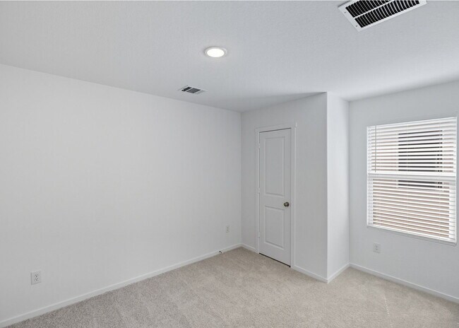 Building Photo - New Braunfels Serene Country View